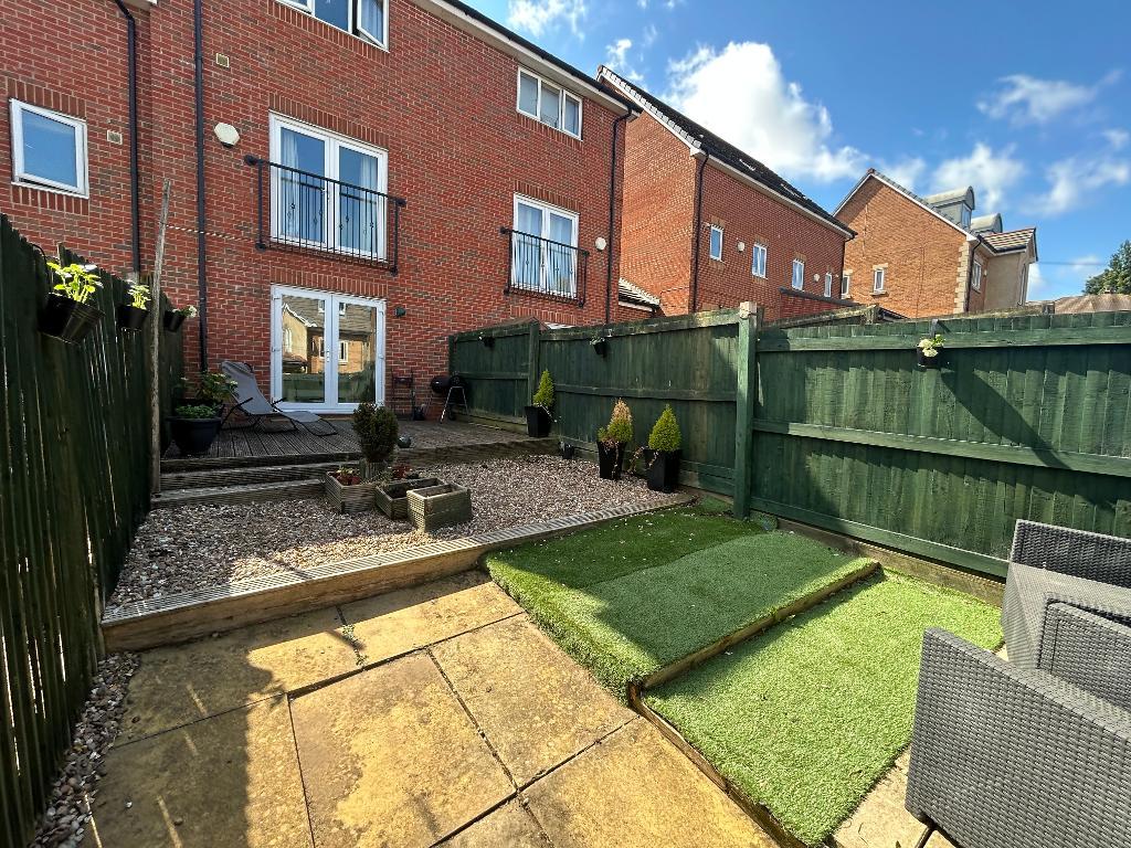 Hawshaw Bank, Hoyland, Barnsley, S74 9ND