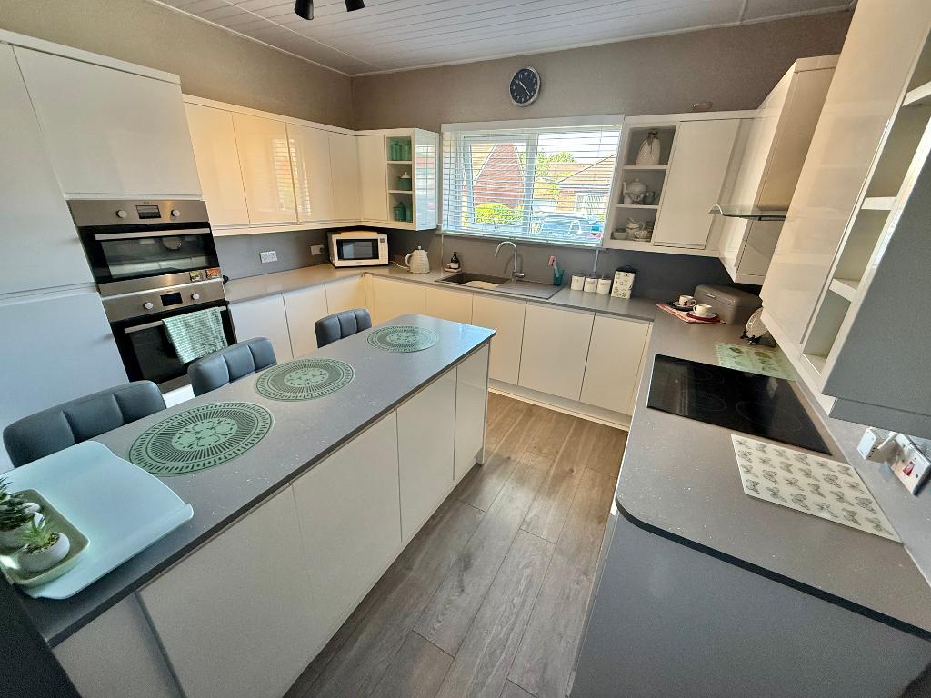 Oakwood Avenue, Royston, Barnsley, S71 4EY